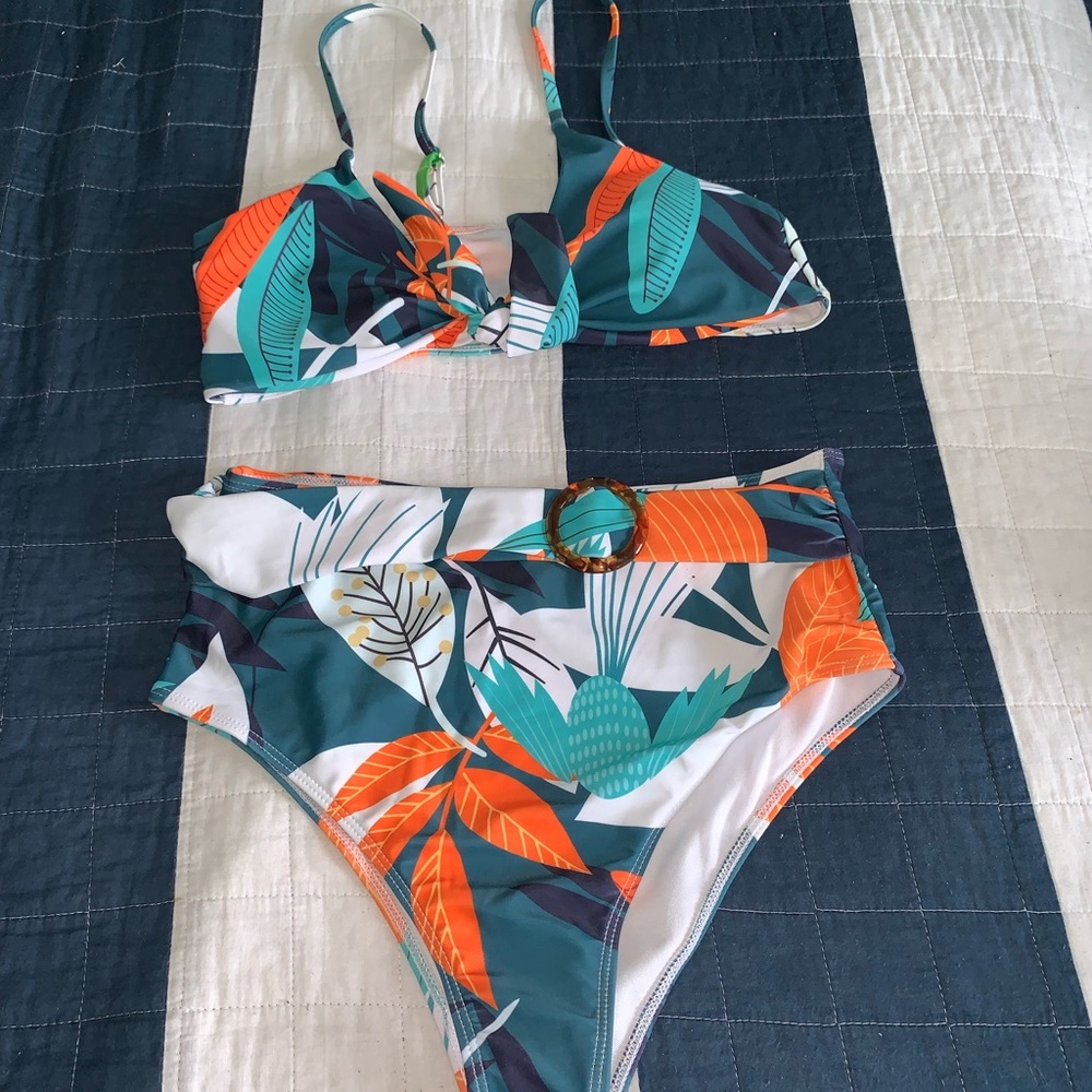 Shein swimsuits print set top and bottom - Picture 6 of 9